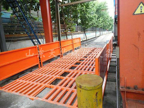 點(diǎn)擊查看詳細(xì)信息<br>標(biāo)題：濟(jì)寧唐口煤礦4X12米煤礦專用洗車機(jī) 閱讀次數(shù)：2559